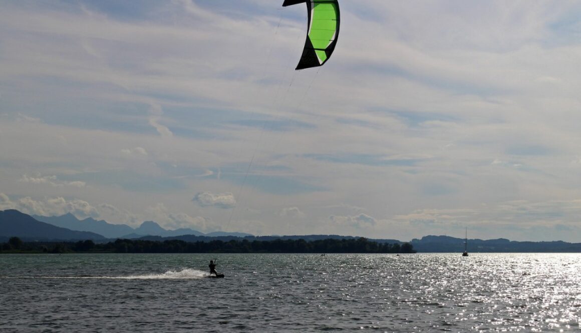 kite-surfing-402526_1280