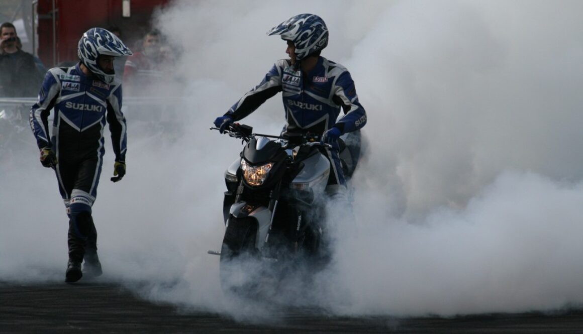 stunt-show-668394_1280