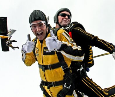 tandem-skydivers-603631_1280