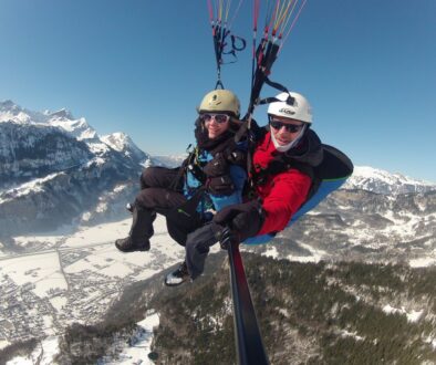 volaris-paragliding-231195_1280